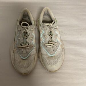 Adidas Womens Ozweego Off White Wonder Beige Running Shoes Sneakers Size 5